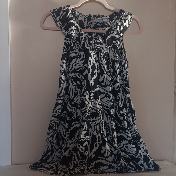 Liz Lange Tops - ❤️Maternity Adorable Black and White Abstract Blouse.